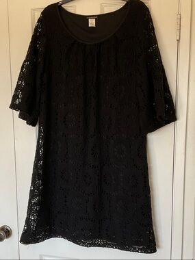 Black Crochet Overlay Shift Dress with Scoop Neck size 14-16